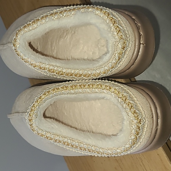 Elegant Tan Women's Slip-On Slippers - Picture 2 of 5